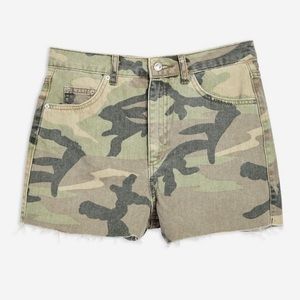 Camp TOPSHOP Highwaisted Mom Shorts